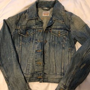 Levi’s cropped denim jacket